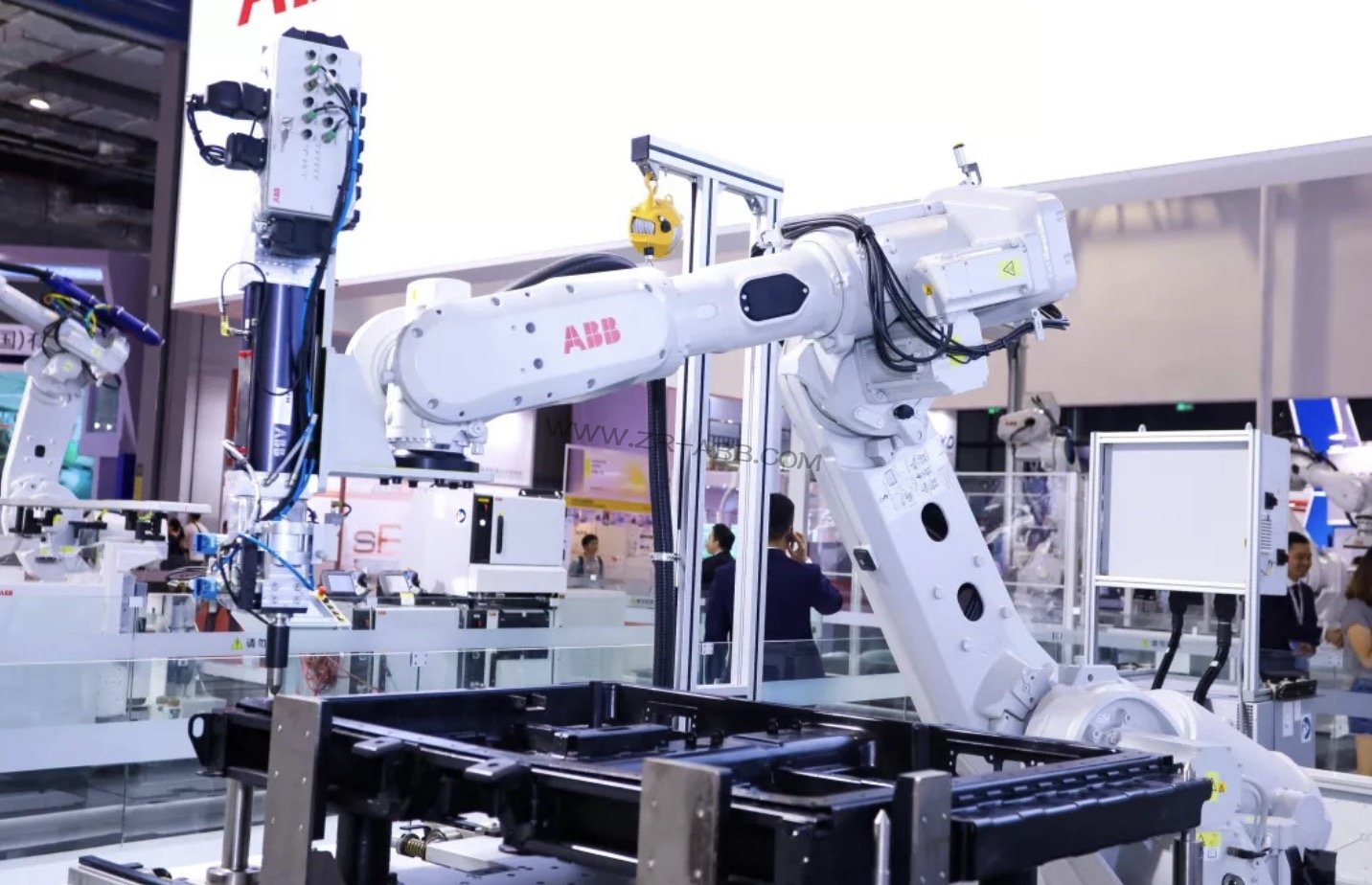 ABB�C(j��)���˾S�ޣ�ABB�C(j��)е�ֱ��B(y��ng)����