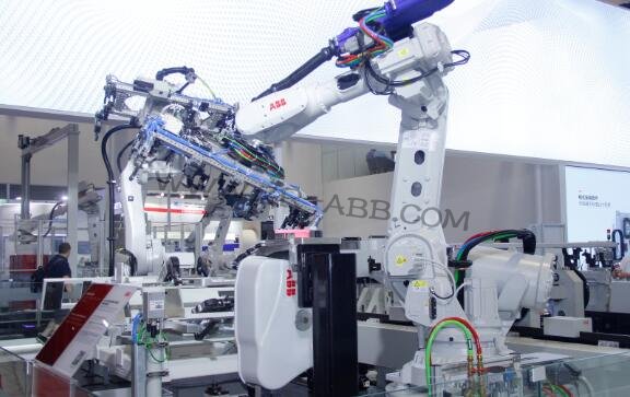 ABB工業(yè)機(jī)器人在熱板沖壓搬運(yùn)系統(tǒng)中的流程簡介